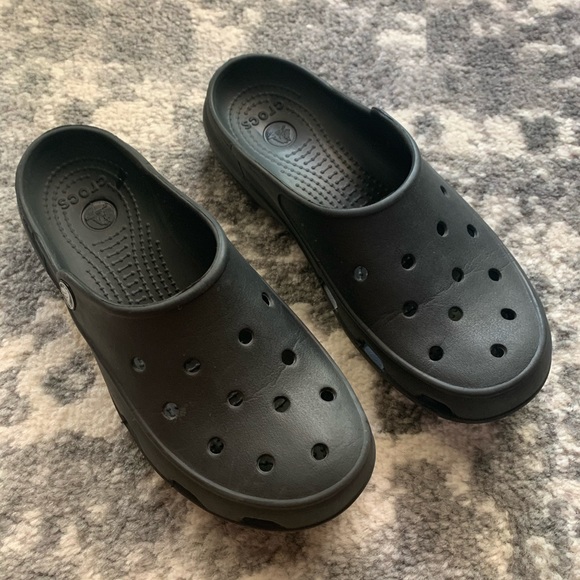 black crocs women's size 7